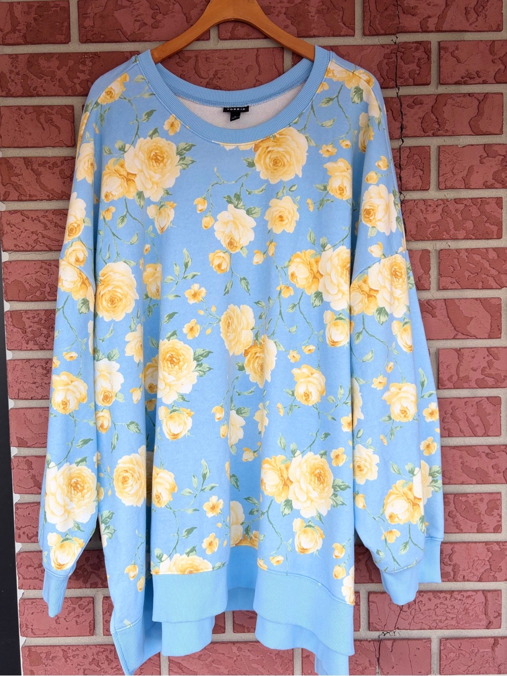 torrid Blue Crewneck Sweater and short set with Yellow Rose Print